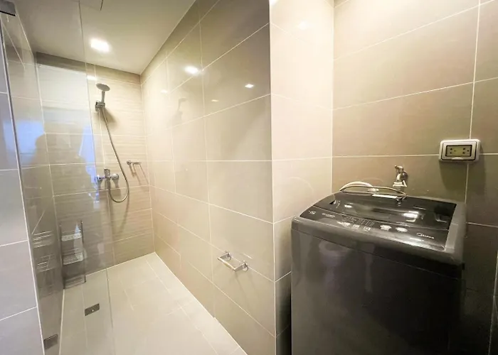 Upscale Bgc Near Mitsukoshi #upt130g Apartment *