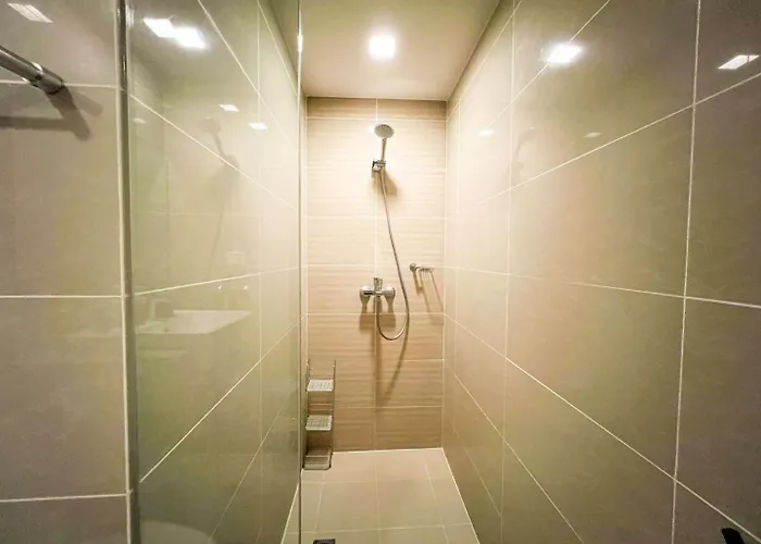 Upscale Bgc Near Mitsukoshi #upt130g Manila