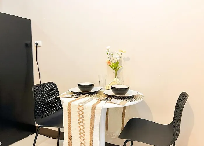 Apartment Upscale Bgc Near Mitsukoshi #upt130g