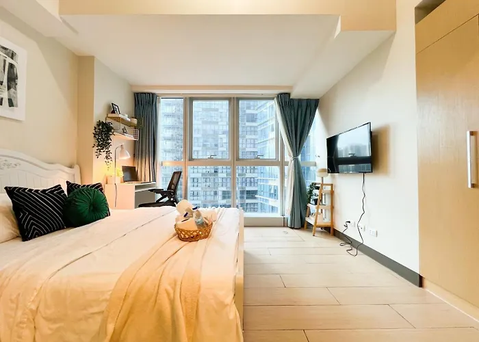 Apartment Upscale Bgc Near Mitsukoshi #upt130g Manila